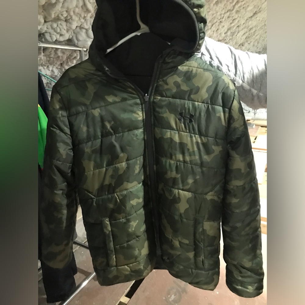 Under Armor size YXL reversible puffer/fleece